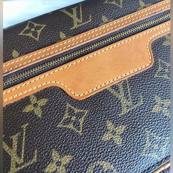 Authentic Vintage Louis Vuitton Saint Germain 23. - Picture 10 of 16
